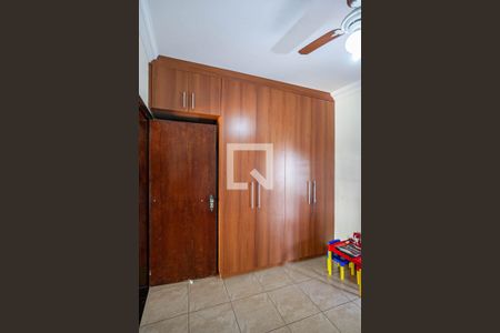 Casa à venda com 880m², 8 quartos e 6 vagasQuarto 2