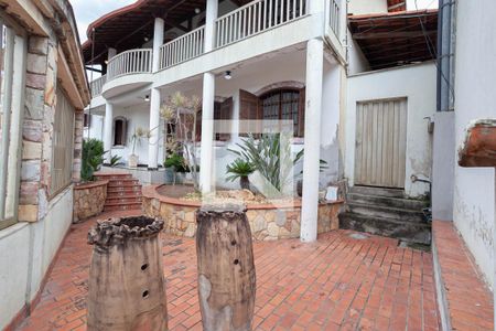 Casa à venda com 880m², 8 quartos e 6 vagasEntrada 