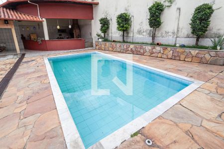 Casa à venda com 880m², 8 quartos e 6 vagasQuintal