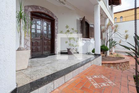 Casa à venda com 880m², 8 quartos e 6 vagasEntrada 