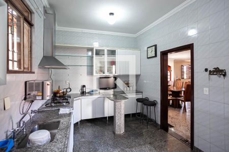 Casa à venda com 880m², 8 quartos e 6 vagasCozinha