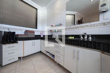 Casa à venda com 880m², 8 quartos e 6 vagasBanheiro da suíte 1