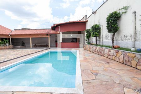 Casa à venda com 880m², 8 quartos e 6 vagasQuintal