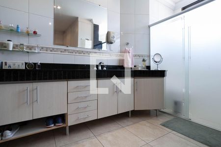 Casa à venda com 880m², 8 quartos e 6 vagasBanheiro da suíte 1