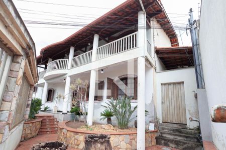 Casa à venda com 880m², 8 quartos e 6 vagasEntrada 