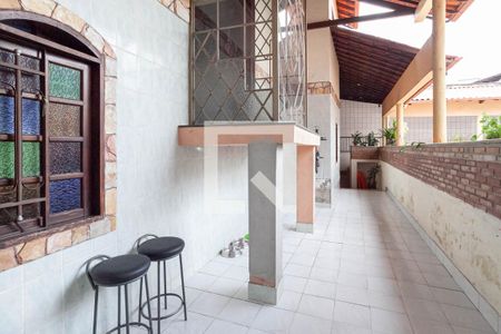 Casa à venda com 880m², 8 quartos e 6 vagasQuintal