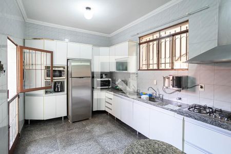 Casa à venda com 880m², 8 quartos e 6 vagasCozinha