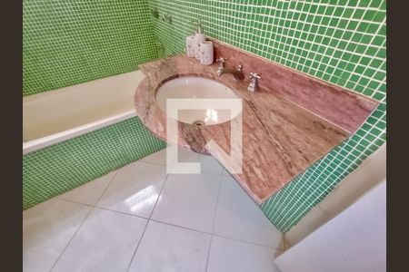 Apartamento à venda com 100m², 3 quartos e 1 vaga Apartamento à venda com 100m², 3 quartos e 1 vagaBanheiro social