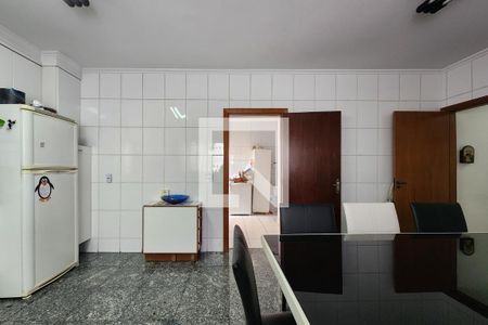 Casa à venda com 450m², 4 quartos e 6 vagas Casa à venda com 450m², 4 quartos e 6 vagasCozinha