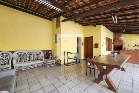 Casa à venda com 450m², 4 quartos e 6 vagas Casa à venda com 450m², 4 quartos e 6 vagasChurrasqueira