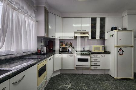 Casa à venda com 450m², 4 quartos e 6 vagas Casa à venda com 450m², 4 quartos e 6 vagasCozinha
