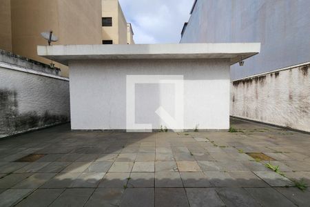 Casa à venda com 450m², 4 quartos e 6 vagas Casa à venda com 450m², 4 quartos e 6 vagasQuintal