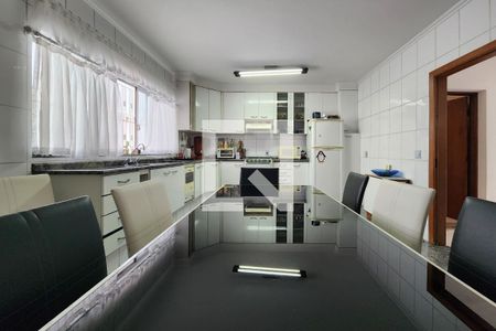 Casa à venda com 450m², 4 quartos e 6 vagas Casa à venda com 450m², 4 quartos e 6 vagasCozinha