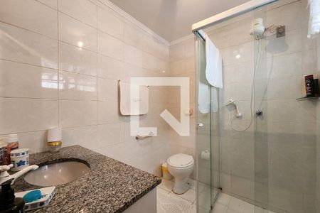 Casa à venda com 450m², 4 quartos e 6 vagas Casa à venda com 450m², 4 quartos e 6 vagasBanheiro da Suíte 3