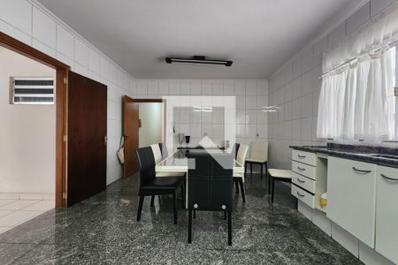 Casa à venda com 450m², 4 quartos e 6 vagas Casa à venda com 450m², 4 quartos e 6 vagasCozinha