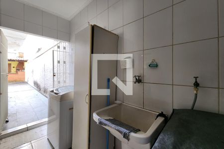 Casa à venda com 450m², 4 quartos e 6 vagas Casa à venda com 450m², 4 quartos e 6 vagasÁrea de Serviço