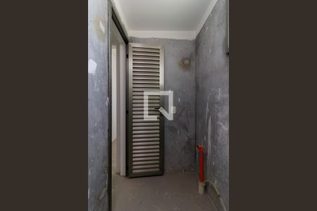 Apartamento à venda com 485m², 4 quartos e 5 vagas Apartamento à venda com 485m², 4 quartos e 5 vagasBanheiro de Empregados