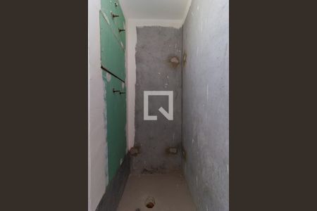 Apartamento à venda com 485m², 4 quartos e 5 vagas Apartamento à venda com 485m², 4 quartos e 5 vagasBanheiro de Empregados