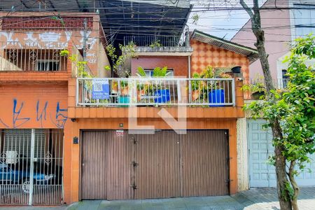 Casa à venda com 102m², 2 quartos e 1 vaga Casa à venda com 102m², 2 quartos e 1 vagaFachada