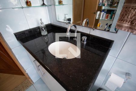 Casa à venda com 500m², 3 quartos e 4 vagas Casa à venda com 500m², 3 quartos e 4 vagasPia