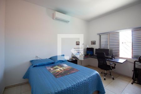 Casa à venda com 500m², 3 quartos e 4 vagas Casa à venda com 500m², 3 quartos e 4 vagasQuarto 2