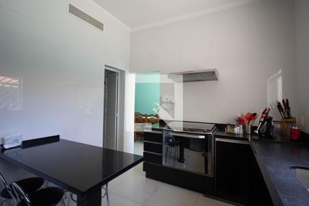 Casa à venda com 500m², 3 quartos e 4 vagas Casa à venda com 500m², 3 quartos e 4 vagasCozinha