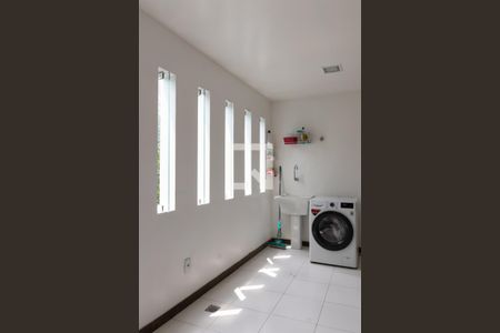Casa à venda com 563m², 5 quartos e 2 vagas Casa à venda com 563m², 5 quartos e 2 vagasÁrea de Serviço