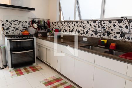 Casa à venda com 563m², 5 quartos e 2 vagas Casa à venda com 563m², 5 quartos e 2 vagasCozinha 2