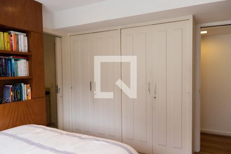 Casa à venda com 563m², 5 quartos e 2 vagas Casa à venda com 563m², 5 quartos e 2 vagasQuarto 3