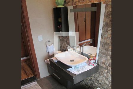 Casa à venda com 180m², 2 quartos e 4 vagas