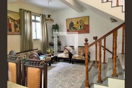 Casa à venda com 220m², 3 quartos e 3 vagas
