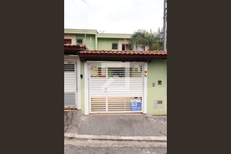 Casa à venda com 84m², 3 quartos e 2 vagasFachada