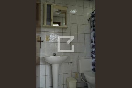 Banheiro de kitnet/studio para alugar com 1 quarto, 25m² em Córrego Grande, Florianópolis
