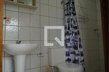 Banheiro de kitnet/studio para alugar com 1 quarto, 25m² em Córrego Grande, Florianópolis