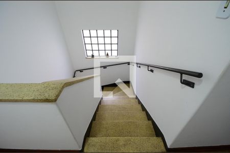 Casa à venda com 170m², 4 quartos e 2 vagasEscada