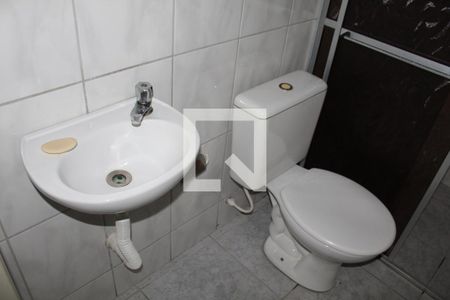 Banheiro de casa para alugar com 1 quarto, 68m² em Vila Carbone, São Paulo