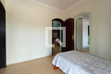 Casa à venda com 375m², 4 quartos e 6 vagas Casa à venda com 375m², 4 quartos e 6 vagasQuarto 4 - Suíte
