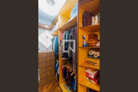 Casa à venda com 195m², 3 quartos e 2 vagas Casa à venda com 195m², 3 quartos e 2 vagasCloset da suíte