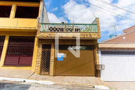 Casa à venda com 195m², 3 quartos e 2 vagas Casa à venda com 195m², 3 quartos e 2 vagasFachada
