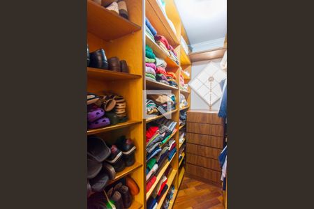 Casa à venda com 195m², 3 quartos e 2 vagas Casa à venda com 195m², 3 quartos e 2 vagasCloset da suíte