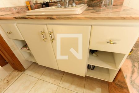 Apartamento à venda com 200m², 4 quartos e 3 vagasDetalhe Banheiro Suíte