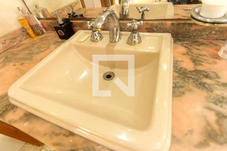 Apartamento à venda com 200m², 4 quartos e 3 vagasDetalhe Banheiro Suíte