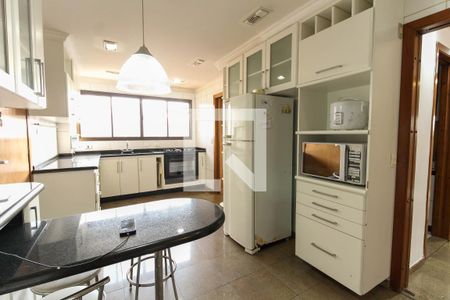 Apartamento à venda com 200m², 4 quartos e 3 vagasCozinha