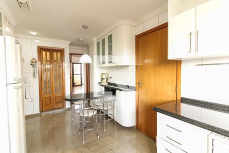 Apartamento à venda com 200m², 4 quartos e 3 vagasCozinha