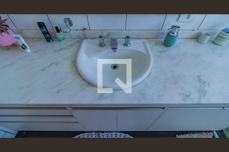 Apartamento à venda com 208m², 4 quartos e 3 vagas Apartamento à venda com 208m², 4 quartos e 3 vagasDetalhe do banheiro