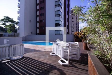 Apartamento à venda com 208m², 4 quartos e 3 vagas Apartamento à venda com 208m², 4 quartos e 3 vagasÁrea comum - Piscina