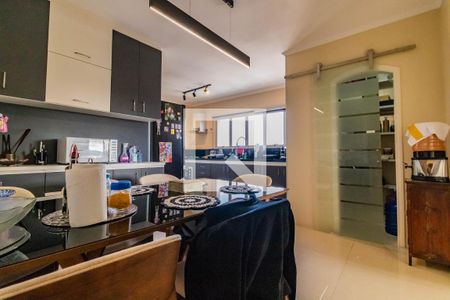 Apartamento à venda com 208m², 4 quartos e 3 vagas Apartamento à venda com 208m², 4 quartos e 3 vagasCozinha