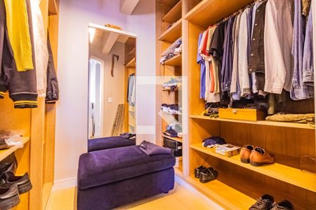 Apartamento à venda com 208m², 4 quartos e 3 vagas Apartamento à venda com 208m², 4 quartos e 3 vagasCloset