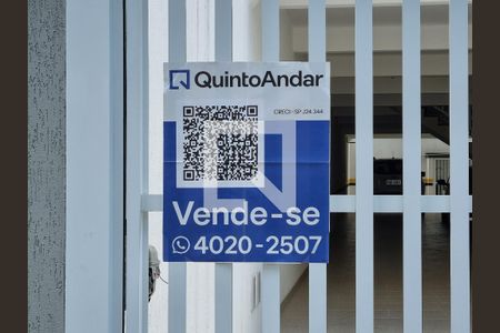 Apartamento à venda com 143m², 2 quartos e 2 vagas Apartamento à venda com 143m², 2 quartos e 2 vagasPlaquinha instalada no portão do imóvel