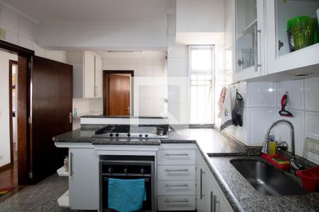 Apartamento à venda com 240m², 4 quartos e 2 vagas Apartamento à venda com 240m², 4 quartos e 2 vagasCozinha